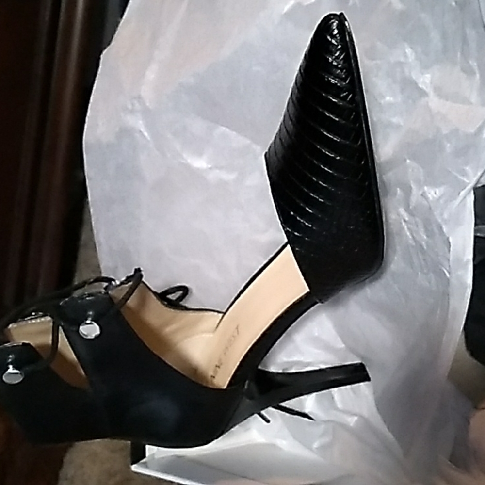 Black heels - Picture 1 of 3